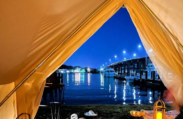 This tent is a 0 bedroom(s), 1 bathrooms, located in Edgewater, MD.