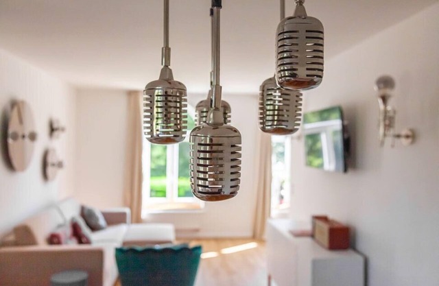 This vacation apartment exudes the unmistakable spirit of Janis Joplin & de