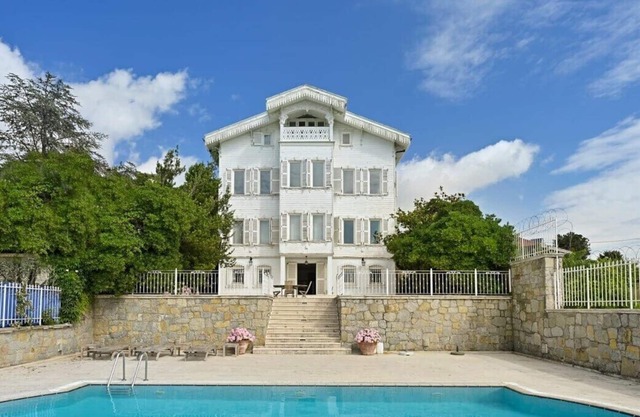 This villa is a 6 bedroom(s), 4.5 bathrooms, located in Beykoz, İstanbul.