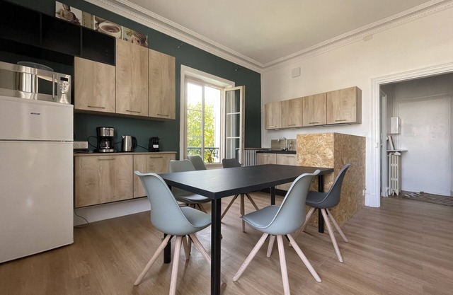 Thouars, Superb apartment on the central square