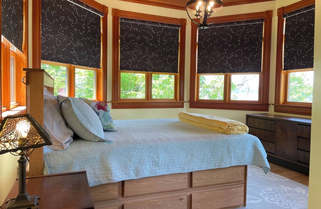 Thousand Island Park home, 5 bedroom, 3 and 1/2 bath, with dock space!