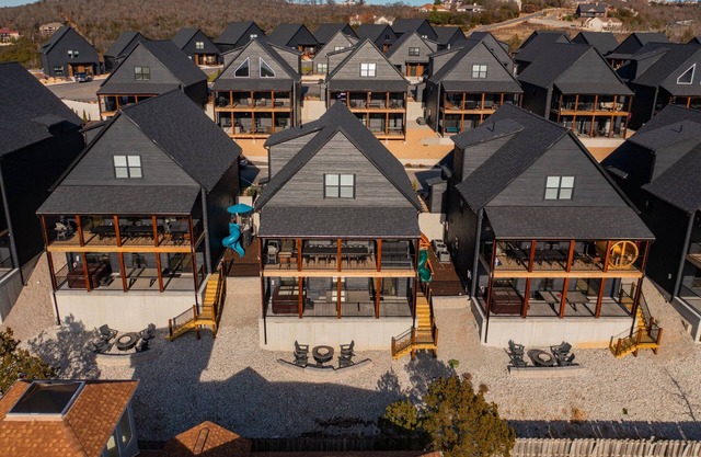 Three 7 bd homes w/hot tubs, sauna, & fire pits