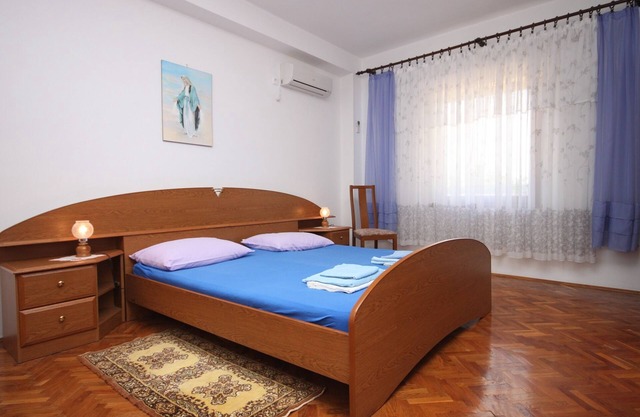 Three bedroom apartment with terrace and sea view Maslenica, Novigrad (A-6568-a)