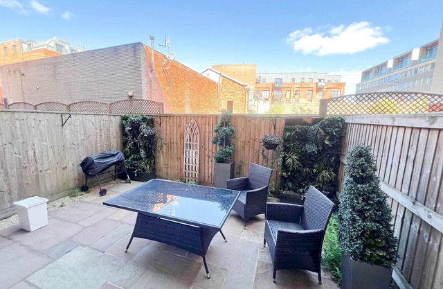 Three bedroom house near Cabot Circus w.Parking sleeps 5 - Hopewell