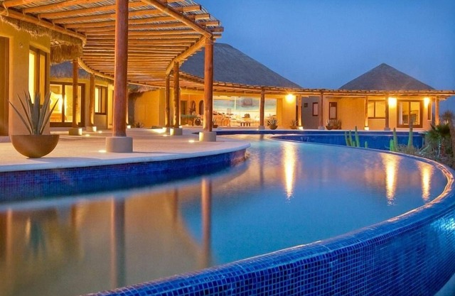 Three Bedroom Resort Home, Big Ocean Views, Heated Salt Water Olympic Lap Pool