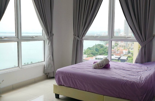 Three Bedrooms Suite with Fantastic view, near to Georgetown and Gurney