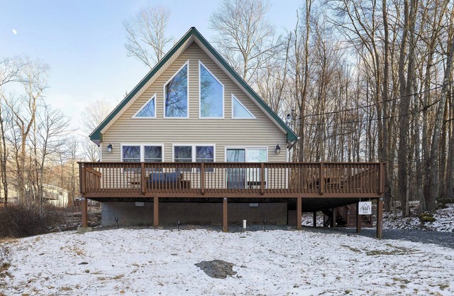 Three Pines Chalet- Pocono Lakes