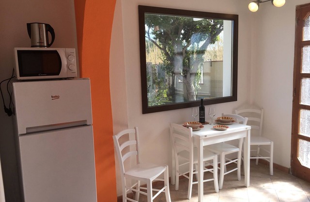 Three-room apartment on the ground floor, 1 minute from the beach. Between Cagliari and Villasimius.