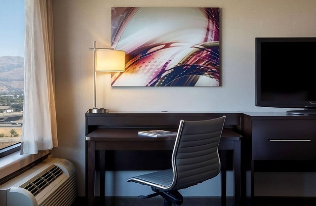 Three Rooms | Stay w/in 5 Mins to Norman Mineta San Jose Int Airport!