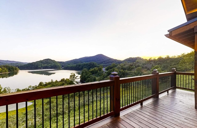 Three-story lake-view cabin with private hot tub, pool table, fireplace & AC