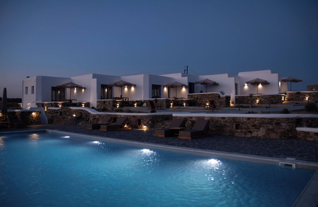 Thronos Suites