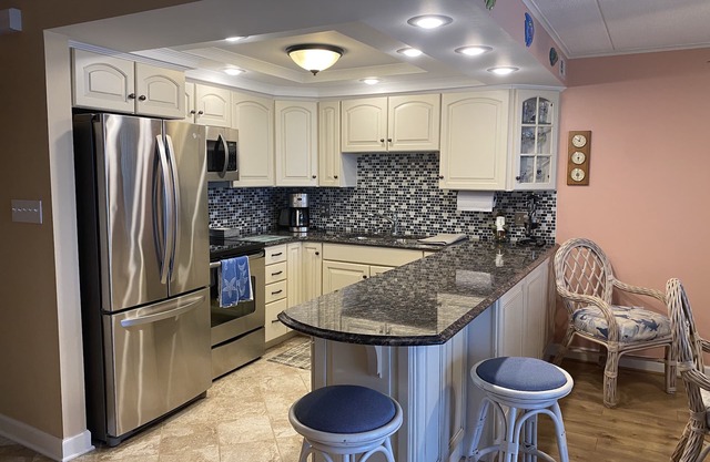 Thunder Island "A" Building, Gorgeous Direct Bay Front, Close to Beach