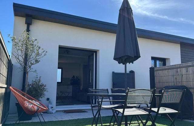 TiCase single-storey house, between land and sea