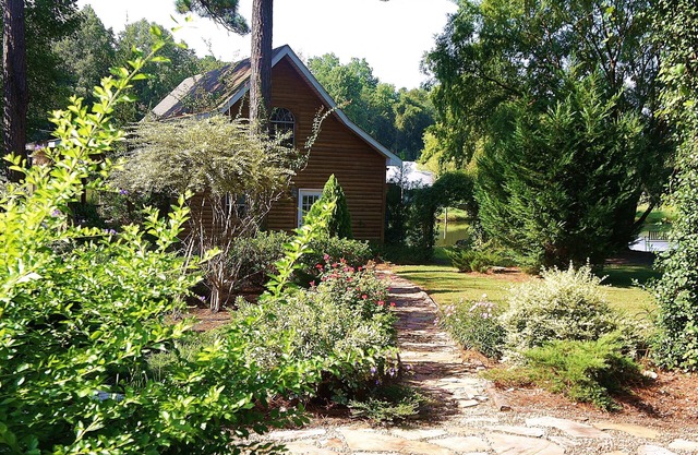 Tifton, GA - Shalom Guest House - Cabin in Peaceful Setting