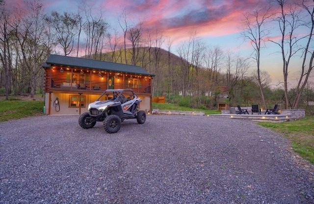 Timberline Overlook Cabin w/Sauna, Fire Pit, Game Room, EV Charger & ATV Access