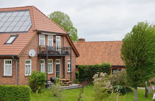 Time out on the banks of the Elbe, garden and sheep