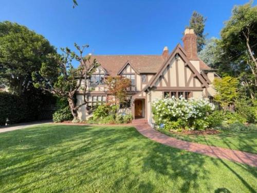 Timeless Tudor w/Game Room, Pool Table & Hot Tub