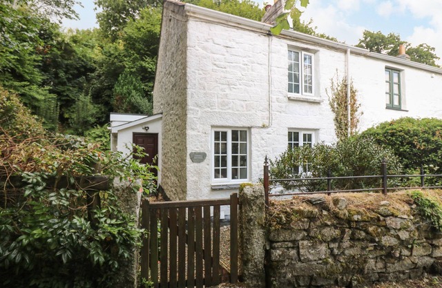 TINNERS COTTAGE, pet friendly, character holiday cottage in Liskeard