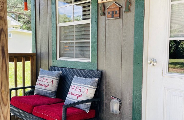 Tiny Farmhouse Haven!
