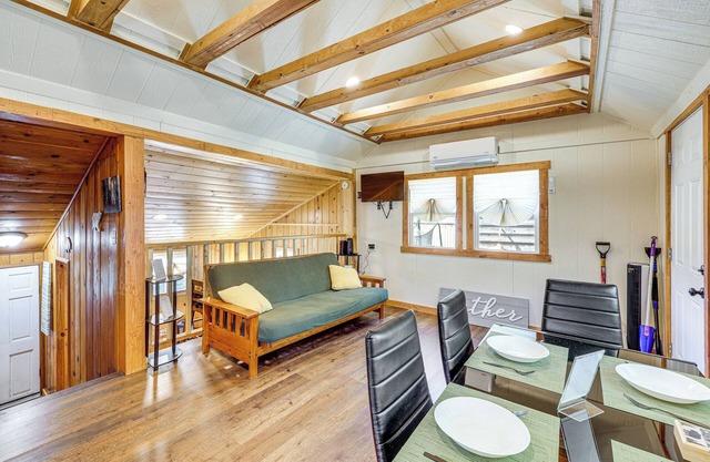 Tiny Home w/Deck & Mtn Views in Lake Arrowhead!