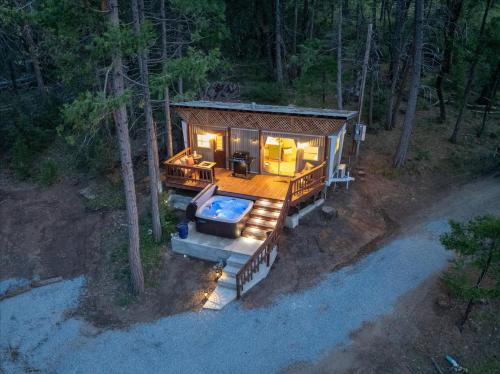 Tiny home with spa/firepit/and more