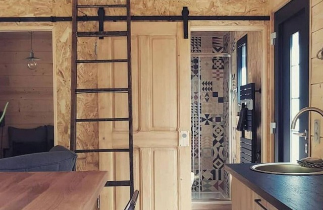 Tiny-house cottage style