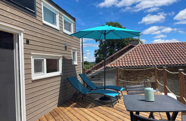 Tiny House La Samorienne, with private spa and sauna.