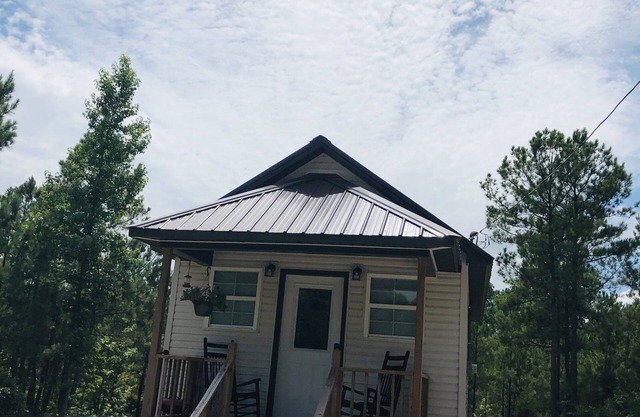 Tiny house/sleeps 4