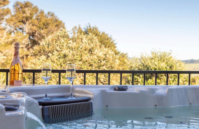 Tio Point - Clevedon Family Getaway