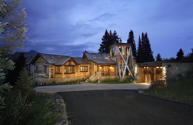 Tipple House/7,000 Sq/Ft of Luxury Ski/in Ski-out! Hot Tub/Media Room/Fire Pit!