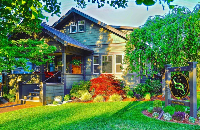 Titania - Second Spring Property 1-3 Bedroom Luxury Rentals In Downtown Ashland