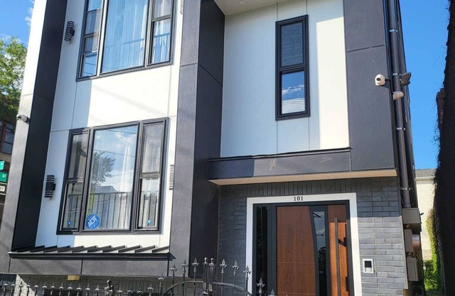 TKC VILLA has a spacious 3-bedroom apartment on 3 fls with WiFi, AC in Newark