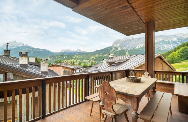 Tofane View Apartment with Terrace R&R