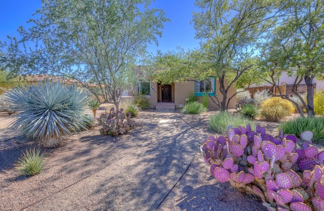Tohono O'odham House: historic adobe close to UAZ with fire pit and more!