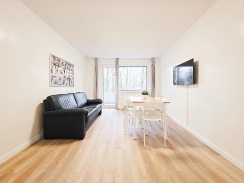 Tolstov Apartments - Monteurwohnung - 2 Schlafzimmer - Wohnzimmer - Küche - Balkon - Waschmaschine - 25 Min zur Messe DUS