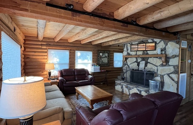 Tomos Landing-Walking Distance to the Marina with Private Slip!