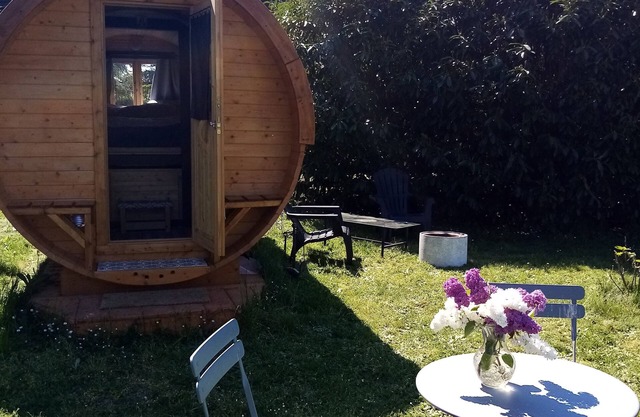 TONNEAU EN BOIS à Garennes sur Eure AU HAVRE DE PAIX AU BORD DE L'EURE