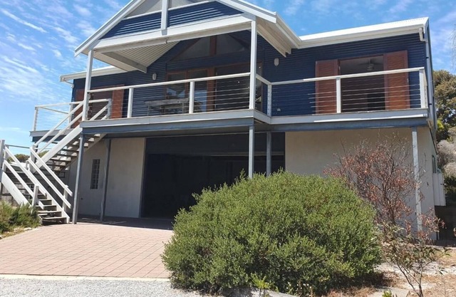 Top Deck - Very Comfortable two Story Holiday Home