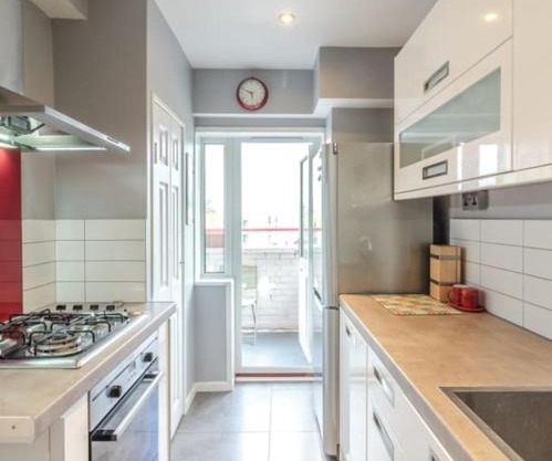 Top Floor 1 Bedroom Apartment with views over London