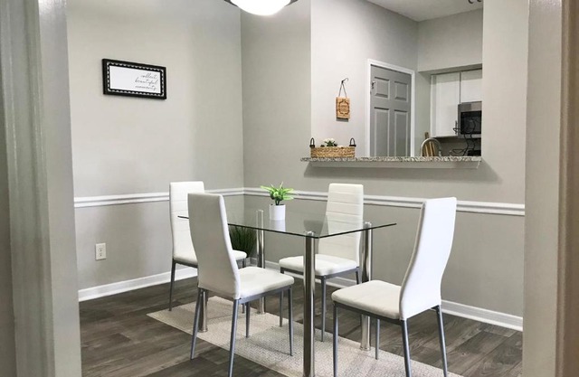 Top Floor 2BR 2B with City Views Prime Location