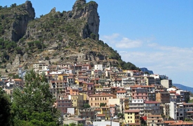 Top Floor Apartment in Beautiful Villa with Stunning Views and Living Space.