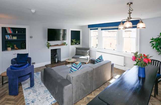 Top Floor at 13 Rivers Street