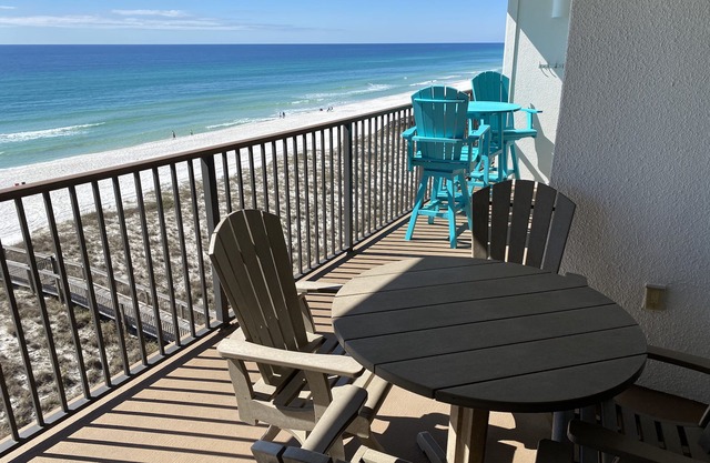 Top Floor, Beach Style, Modernized. a Vacation to Remember