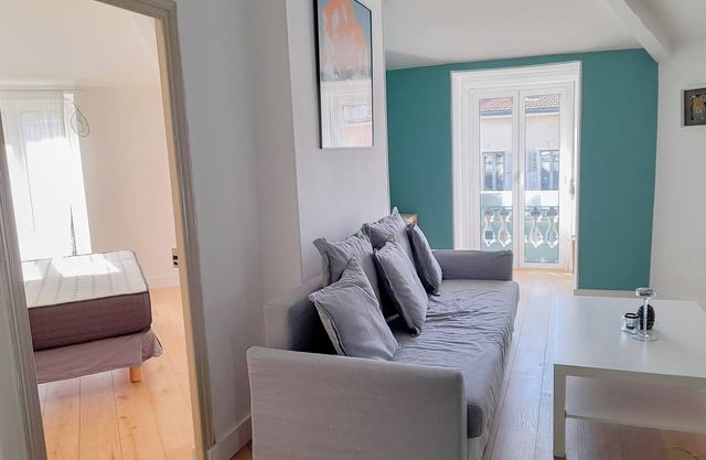 Top Floor Flat - 1 bed Room - Central