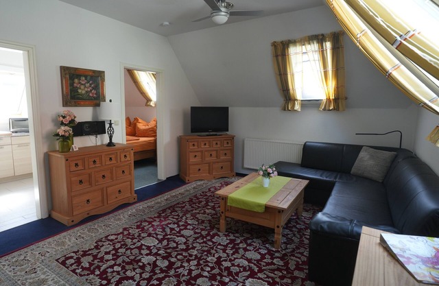 Top-floor vacation apartment in Potsdam West near Sanssouci Park and the Havel Lakes