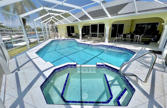 TOP FLORIDA'S Villa Blue Lagoon