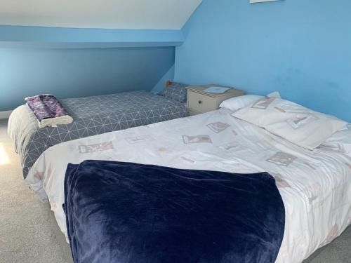 Top of House Double Room with Free Parking in York