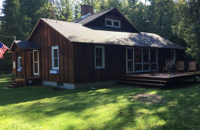 Top of North Lake Leelanau - Secluded Lake Cottage w/ dock & sandy bottom
