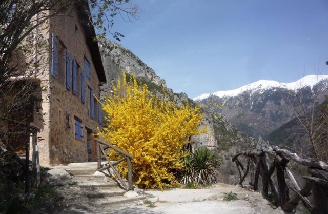 Top quiet house facing the peaks of the Mercantour in part except