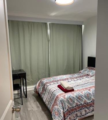 Toronto Full Bed in a Room - Midtown